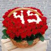 букет 101 троянда з цифрами в кошику