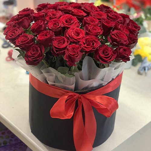 Фото товару 51 троянда в капелюшній коробці
