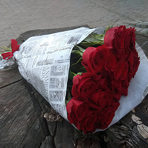 букет червоних троянд 21 роза фото