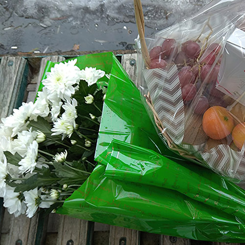 хризантеми, фрукти та цукерки фото