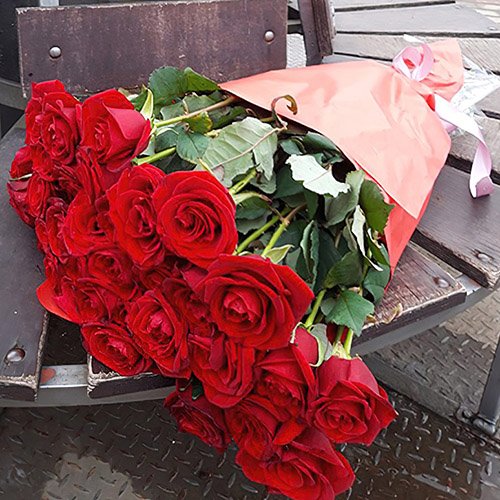 Букет з 25 червоних троянд фото