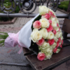 Фото товара 51 біла і рожева троянда у Івано-Франківську