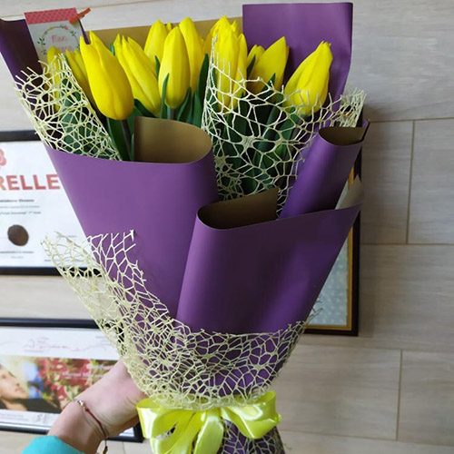 букет 15 жовтих тюльпанів