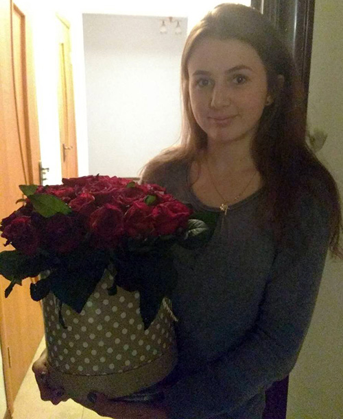 червоні троянди в коробці ІФ фото