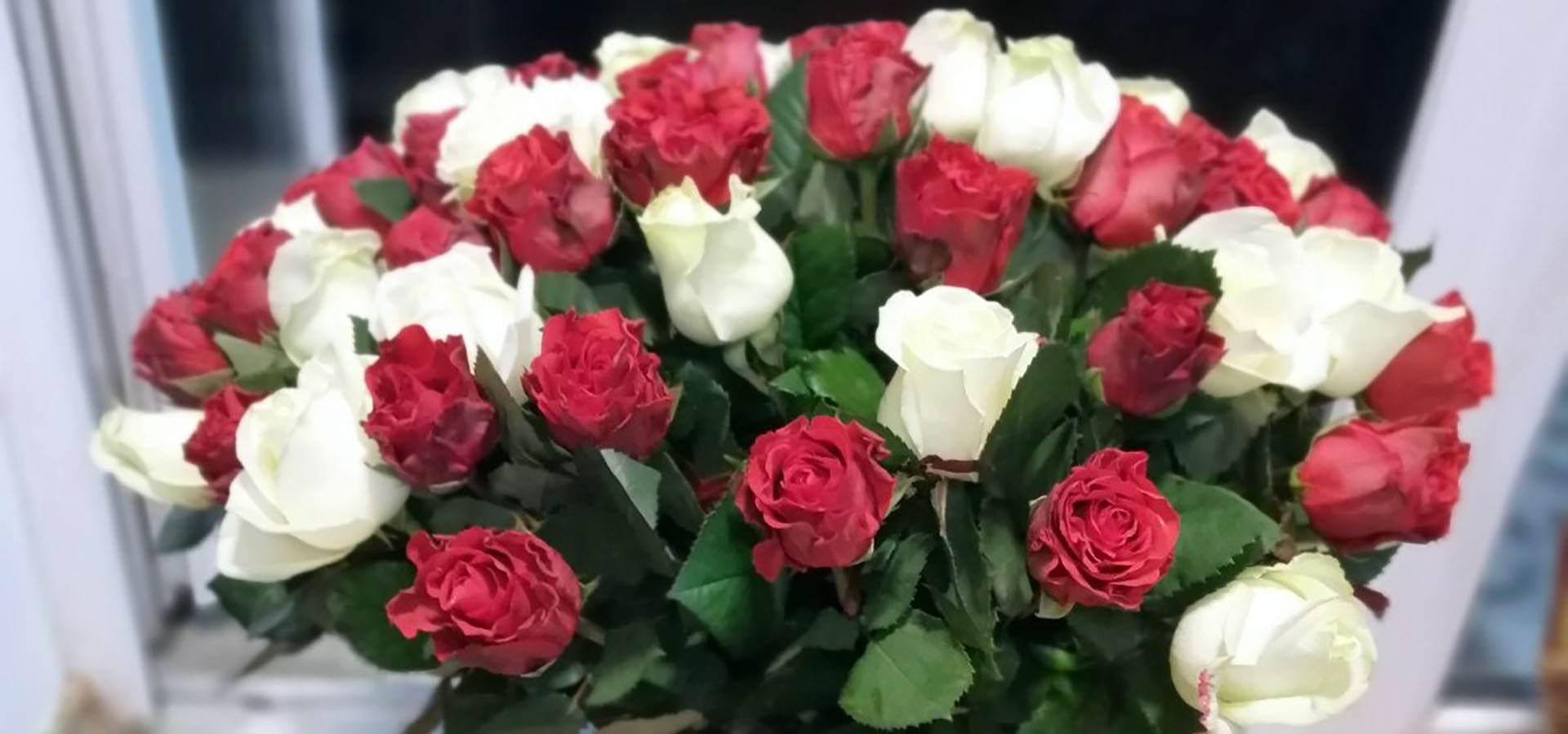 Квіти та подарунки на день народження у Львові