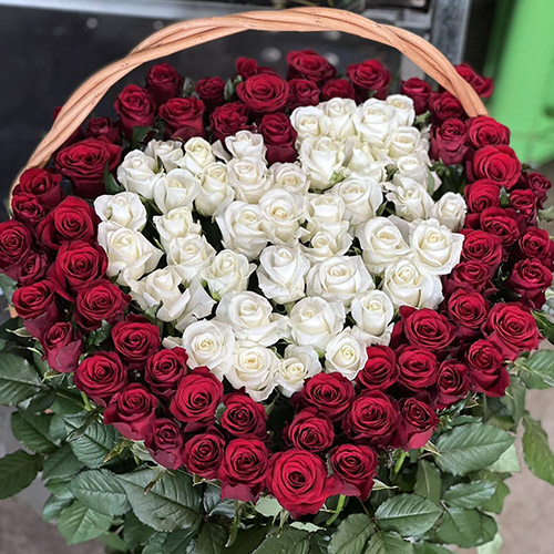 Фото товара 101 троянда "Серце" в кошику у Івано-Франківську