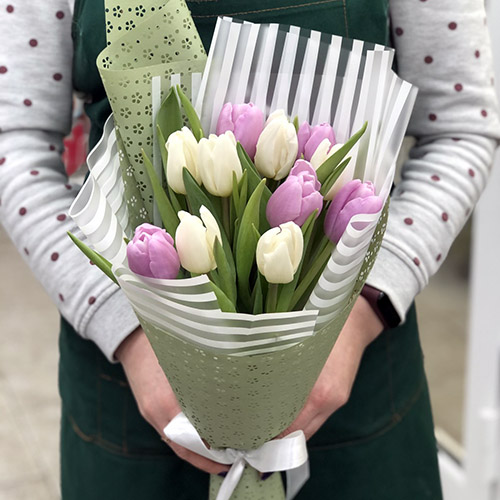 букет тюльпанів білі та рожеві фото